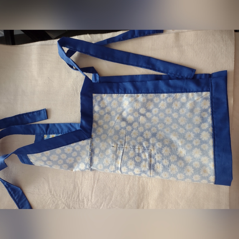 Girls apron new handmade size 2 up - Picture 5 of 5